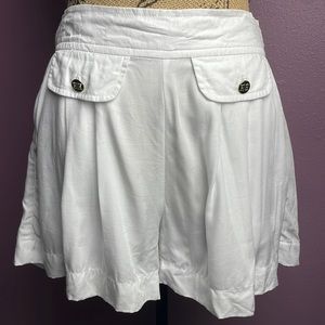 Escapada White Shorts! Brand New!!! Size M!